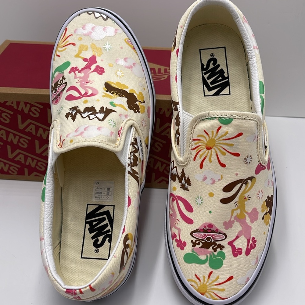 Vans WMNS  Classic Slip-On Get Outdoors Classic White 
VN000BVZFRL Sneakers - Picture 12 of 16